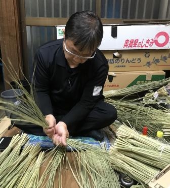 羽島の花屋さんのつぶやき しめなわづくり着々と 花屋ブログ 岐阜県羽島市の花屋 竹花園花店にフラワーギフトはお任せください 当店は 安心と信頼の花キューピット加盟店です 花キューピットタウン